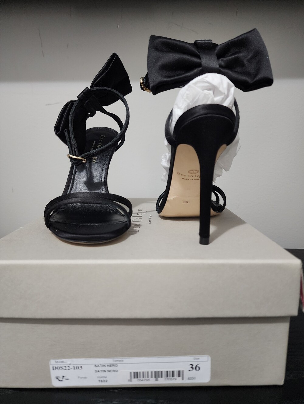 NIB Dee Ocleppo DOS22-103 Black Satin With Bow Detail - Picture 2 of 3